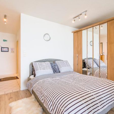 Luxueuze Vakantiestudio Met Zeezicht En Terras In Oostende Экстерьер фото